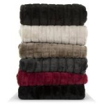 THROW   FAUX FUR BERRY RED